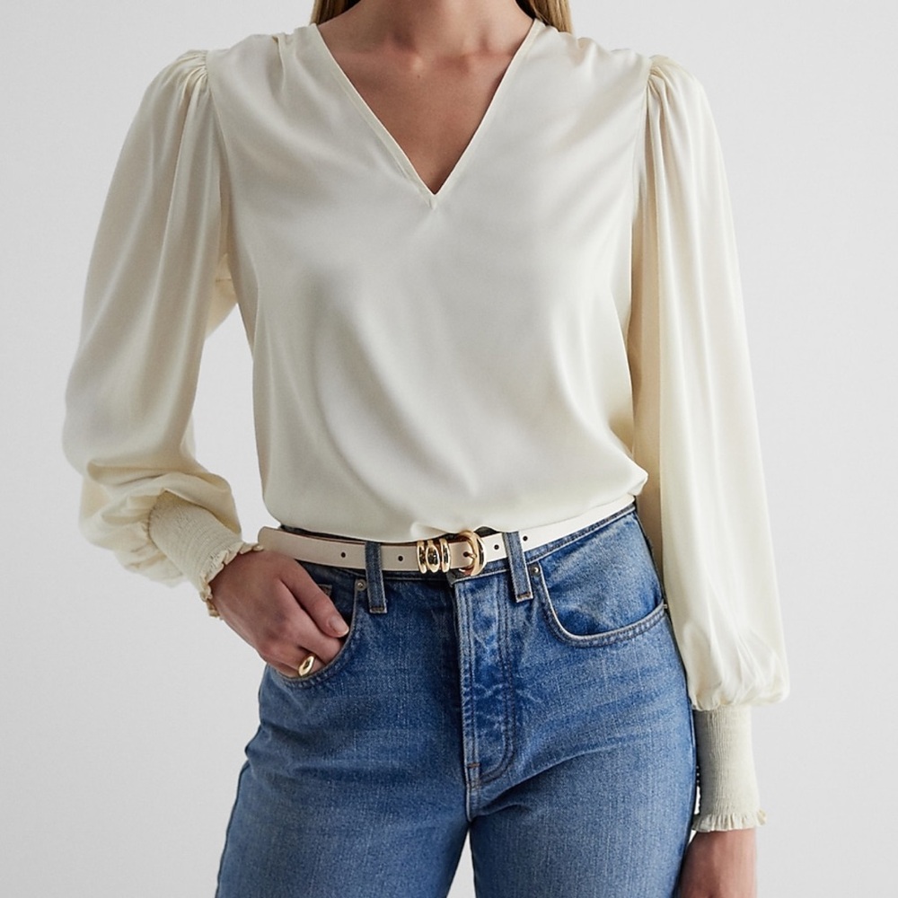NWT Express floral Long sleeve Vneck